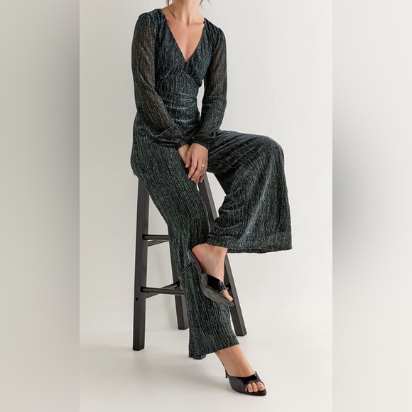 NWT Morgan shimmer knit jumpsuit from Francesca’s, size M - Picture 4 of 10